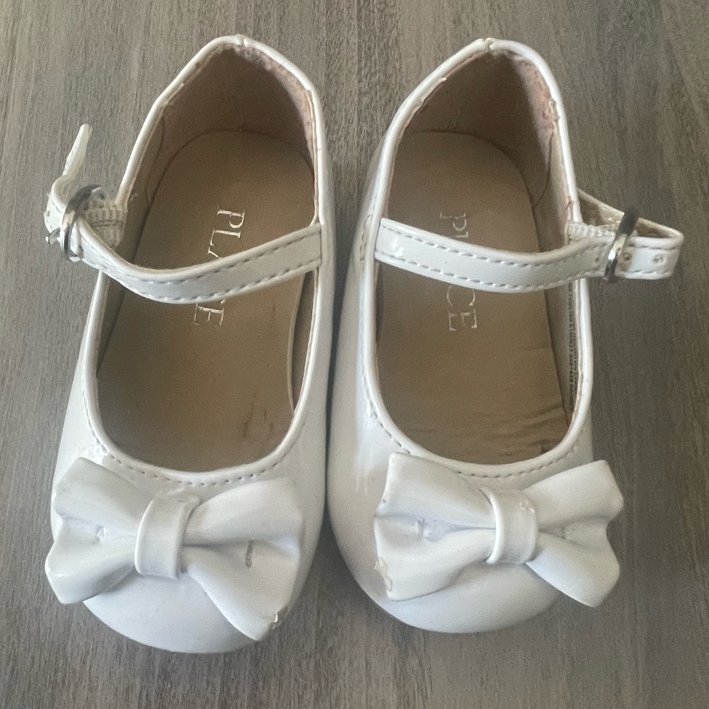 The Children’s Place Toddler Girls White Dress Shoes with bow – Size 4
